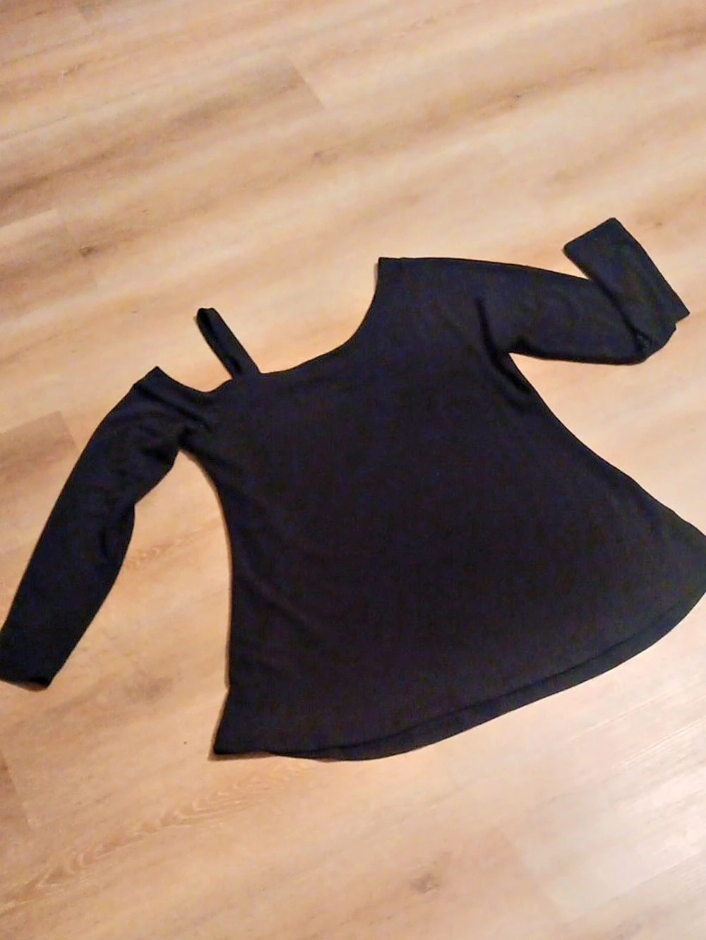How.very.loved Long Sleeve Flared Top in Black Size Medium